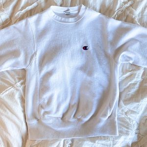 WHITE OVERSIZED CHAMPION SWEATSHIRT
